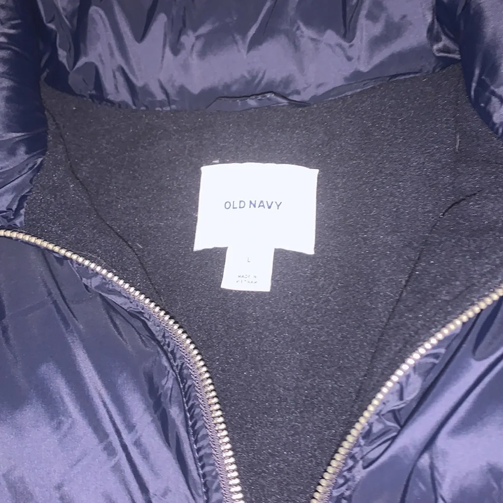 Vest - Picture 3 of 4